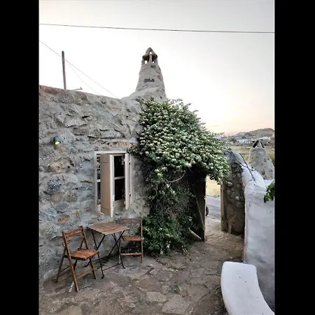 In Studio - Artemis Studio Pyrgi * بلاتيس يالوس
